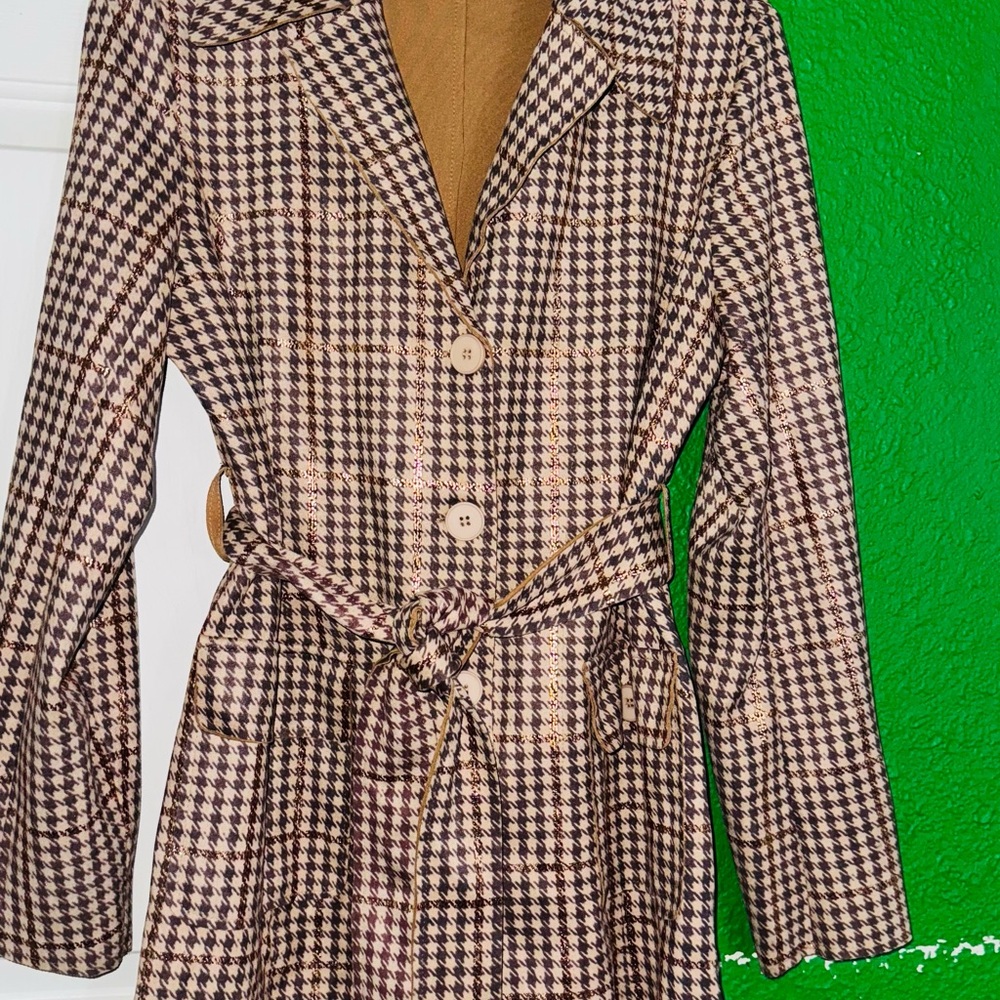 Elegant Houndstooth Cape Coat
